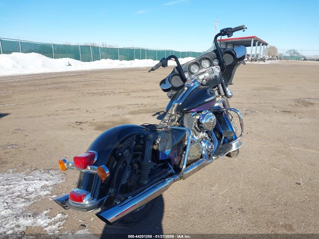 2010 HARLEY-DAVIDSON FLHTK 1HD1KEM10AB641328 Photo 3
