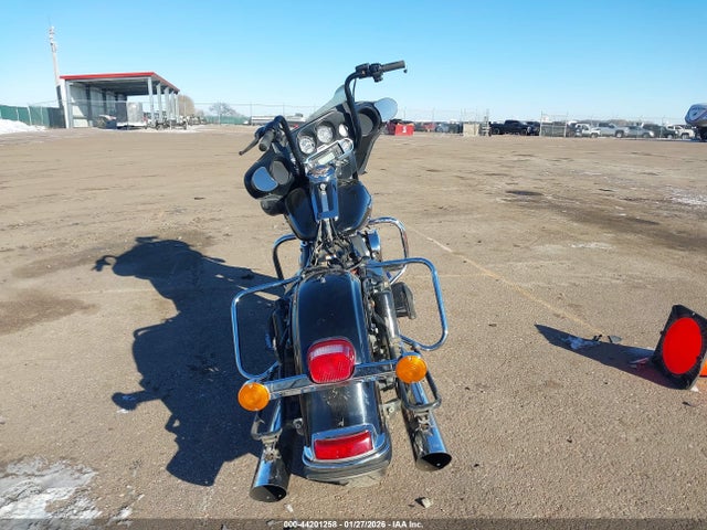 2010 HARLEY-DAVIDSON FLHTK 1HD1KEM10AB641328 Photo 5