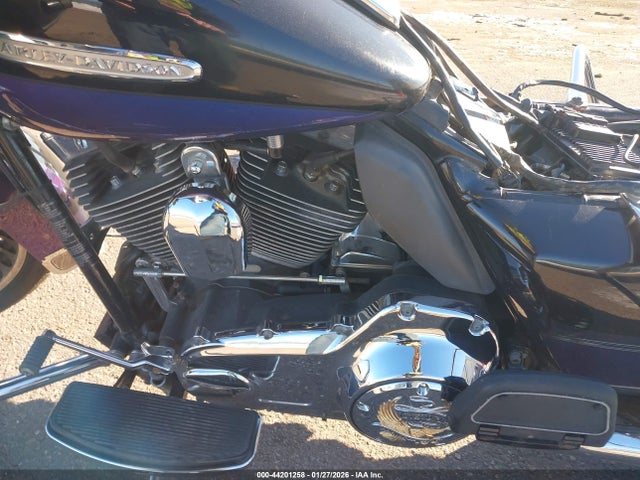 2010 HARLEY-DAVIDSON FLHTK 1HD1KEM10AB641328 Photo 8