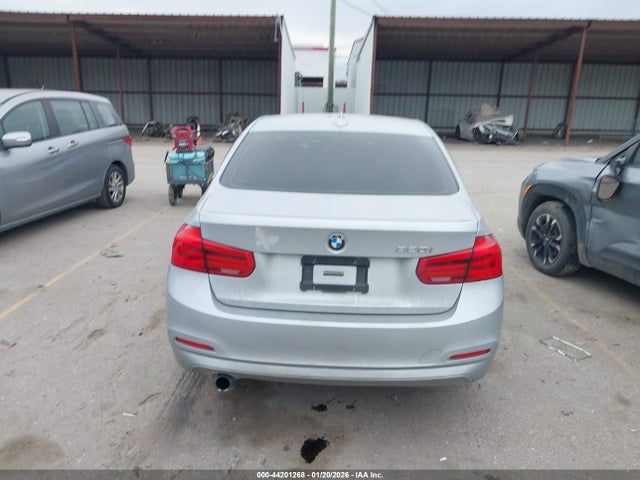 44201268 :رقم المزاد ، WBA8E1G50GNT37998 vin ، 2016 Bmw 320i مزاد بيع