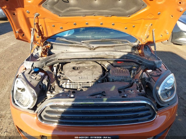 2018 MINI COUNTRYMAN WMZYT5C37J3E61759 Photo 9