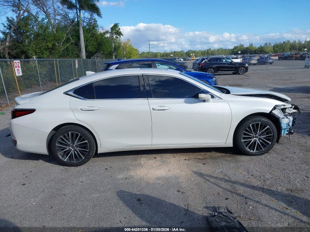 44201336 :رقم المزاد ، 58ADA1C1XRU051217 vin ، 2024 Lexus Es 300h مزاد بيع
