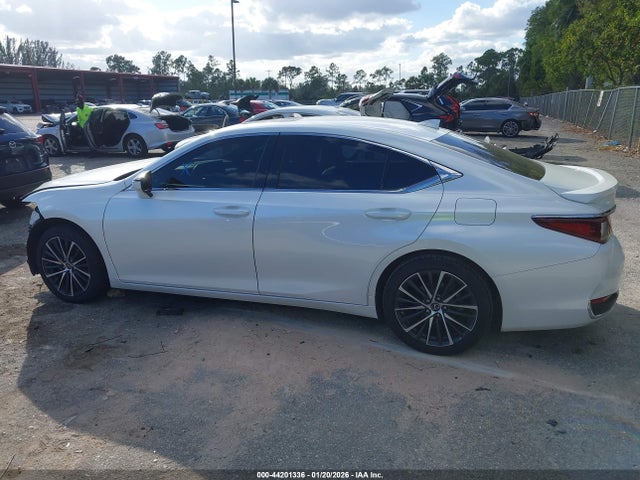 44201336 :رقم المزاد ، 58ADA1C1XRU051217 vin ، 2024 Lexus Es 300h مزاد بيع