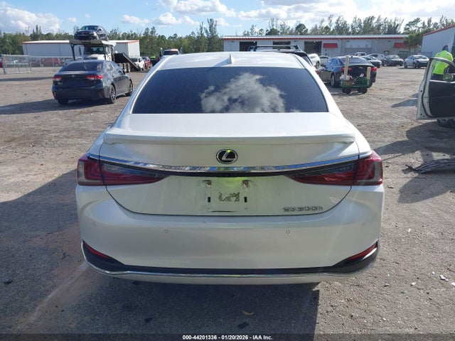 44201336 :رقم المزاد ، 58ADA1C1XRU051217 vin ، 2024 Lexus Es 300h مزاد بيع