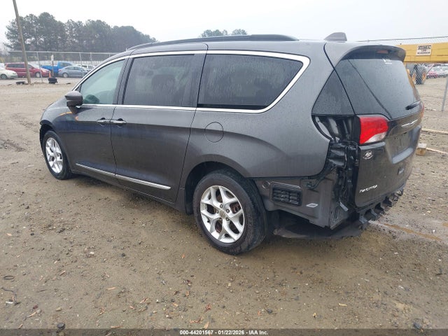 Продаж на аукціоні авто 2017 Chrysler Pacifica Touring-l, vin: 2C4RC1BG0HR794837, номер лоту: 44201567