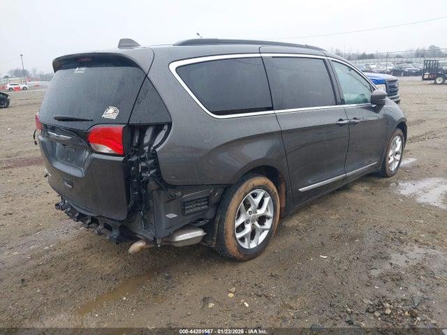 Продаж на аукціоні авто 2017 Chrysler Pacifica Touring-l, vin: 2C4RC1BG0HR794837, номер лоту: 44201567