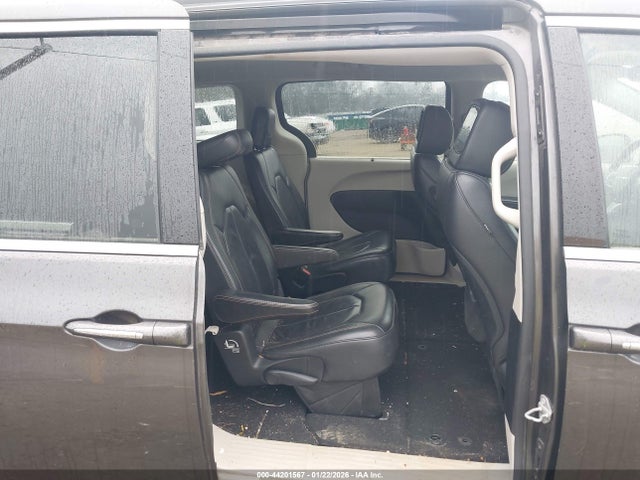 Продаж на аукціоні авто 2017 Chrysler Pacifica Touring-l, vin: 2C4RC1BG0HR794837, номер лоту: 44201567