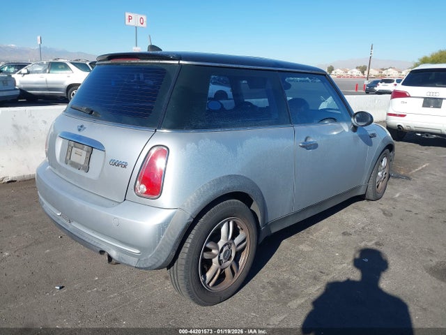 2006 MINI COOPER WMWRC33566TK17872 Photo 3