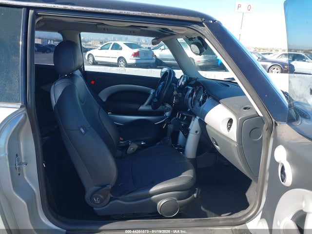 2006 MINI COOPER WMWRC33566TK17872 Photo 4