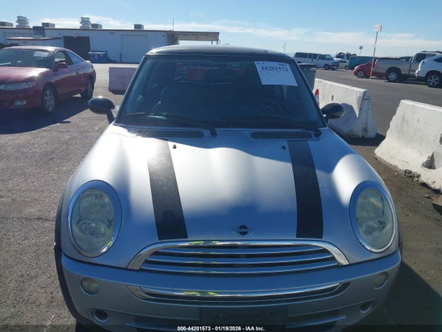 2006 MINI COOPER WMWRC33566TK17872 Photo 5