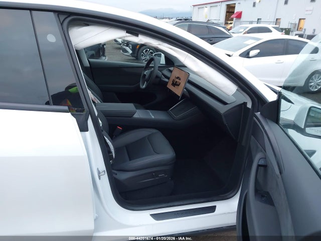 2026 TESLA MODEL Y 7SAYGDEE1TF440506 Photo 4