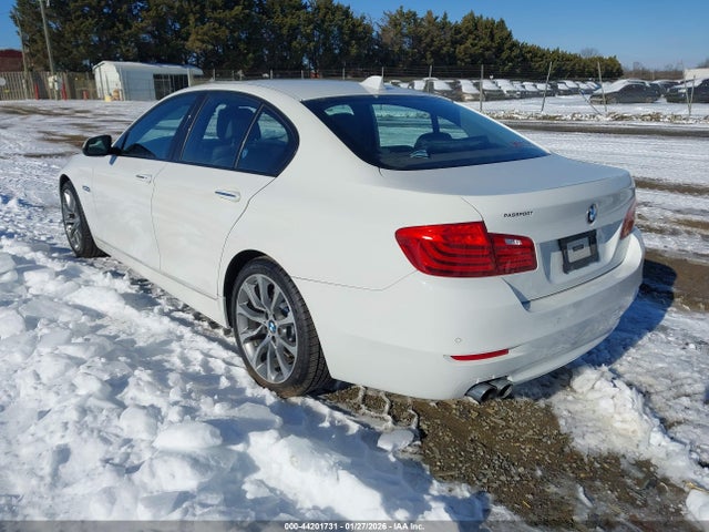 2016 BMW 528I WBA5A7C59GG147256 Photo 2