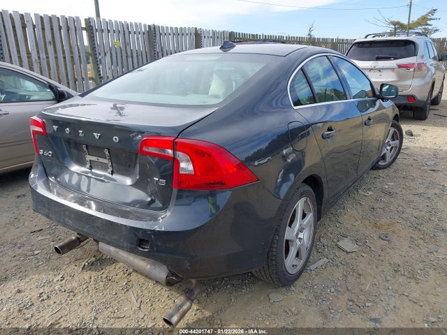 2013 Volvo S60 T5 მანქანა იყიდება აუქციონზე, vin: YV1612FS5D2219990, აუქციონის ნომერი: 44201747