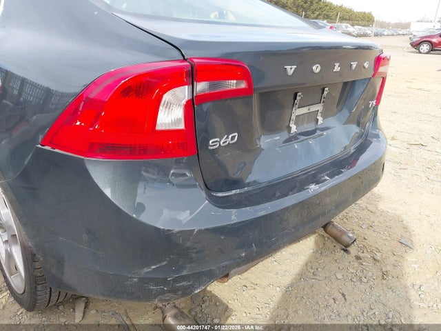 2013 Volvo S60 T5 მანქანა იყიდება აუქციონზე, vin: YV1612FS5D2219990, აუქციონის ნომერი: 44201747