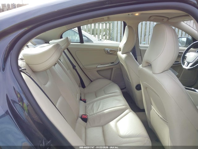 2013 Volvo S60 T5 მანქანა იყიდება აუქციონზე, vin: YV1612FS5D2219990, აუქციონის ნომერი: 44201747