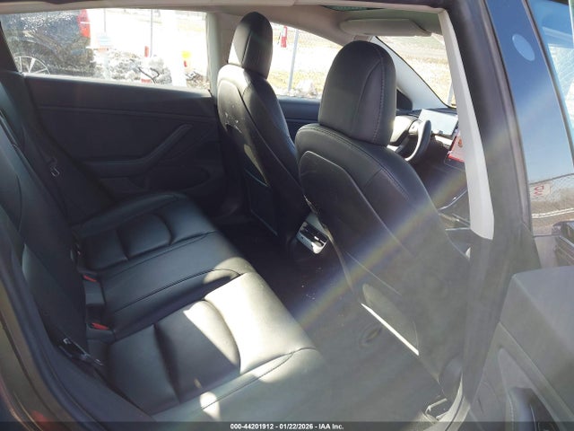 44201912 :رقم المزاد ، 5YJ3E1EB2KF520722 vin ، 2019 Tesla Model 3 Long Range/performance مزاد بيع