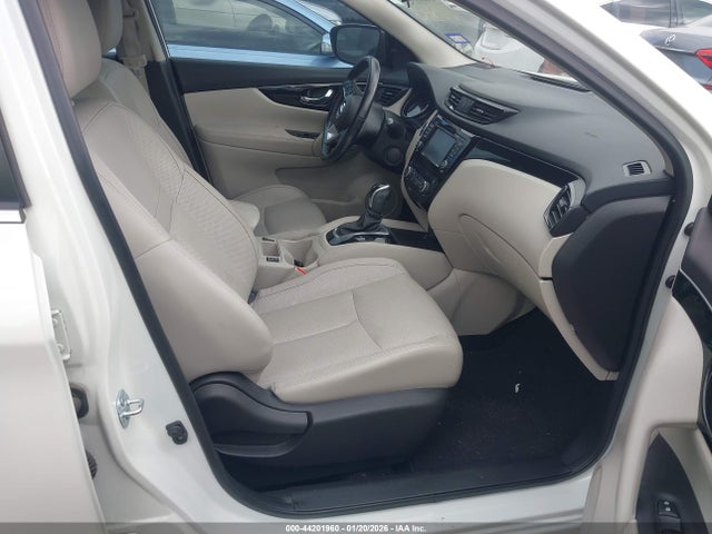 JN1BJ1CP4HW012085 Nissan Rogue Sport Sl