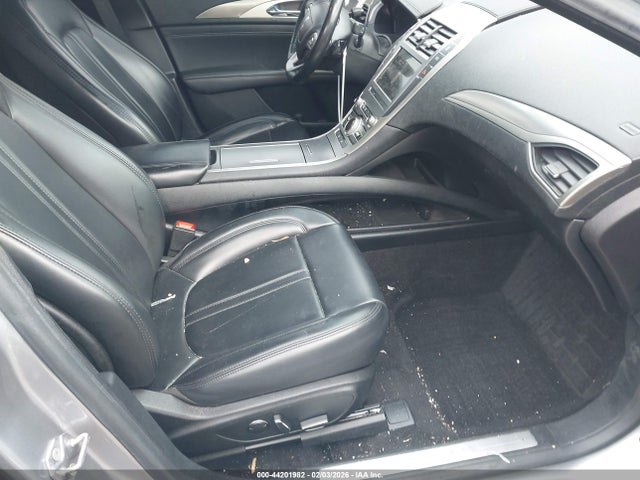 2020 LINCOLN MKZ 3LN6L5B98LR605555 Photo 4