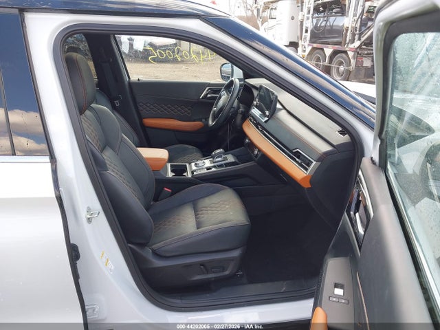 2024 MITSUBISHI OUTLANDER JA4J4WA8XRZ074657 Photo 4