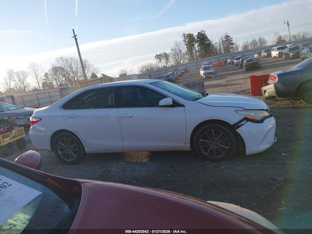2015 Toyota Camry Se მანქანა იყიდება აუქციონზე, vin: 4T1BF1FK2FU064219, აუქციონის ნომერი: 44202042