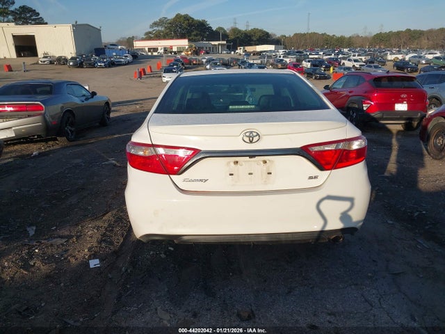 2015 Toyota Camry Se მანქანა იყიდება აუქციონზე, vin: 4T1BF1FK2FU064219, აუქციონის ნომერი: 44202042