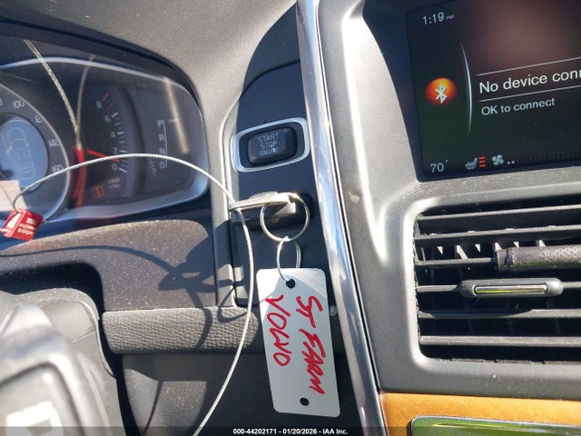 2017 VOLVO XC60 YV440MDU3H2008371 Photo 10