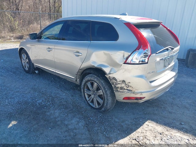 2017 VOLVO XC60 YV440MDU3H2008371 Photo 2