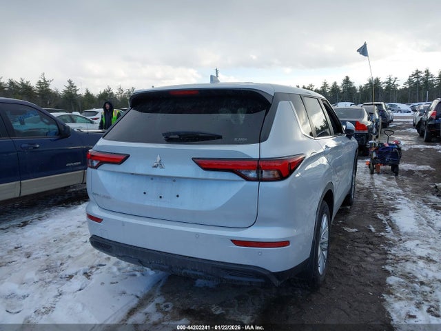 2024 MITSUBISHI OUTLANDER JA4J4UA88RZ038194 Photo 3