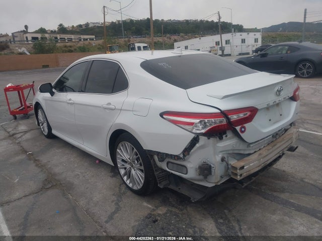 2020 TOYOTA CAMRY 4T1F11AK6LU977357 Photo 2