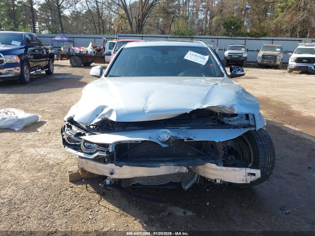 BMW 330i Xdrive 2017 WBA8D9C37HA011162 Image 11