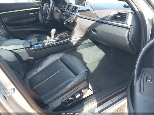 BMW 330i Xdrive 2017 WBA8D9C37HA011162 Image 5
