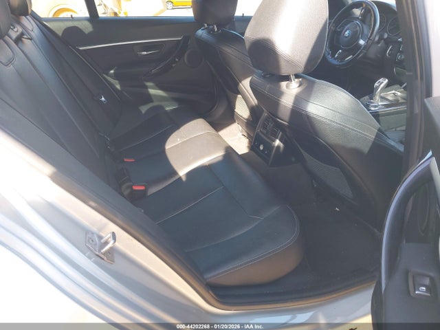 BMW 330i Xdrive 2017 WBA8D9C37HA011162 Image 8