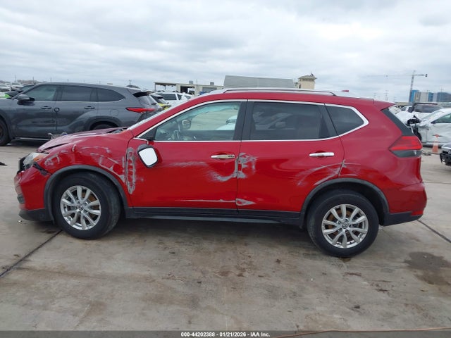 JN8AT2MT0HW393670 Nissan ROGUE SV