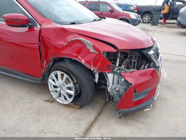 JN8AT2MT0HW393670 Nissan ROGUE SV