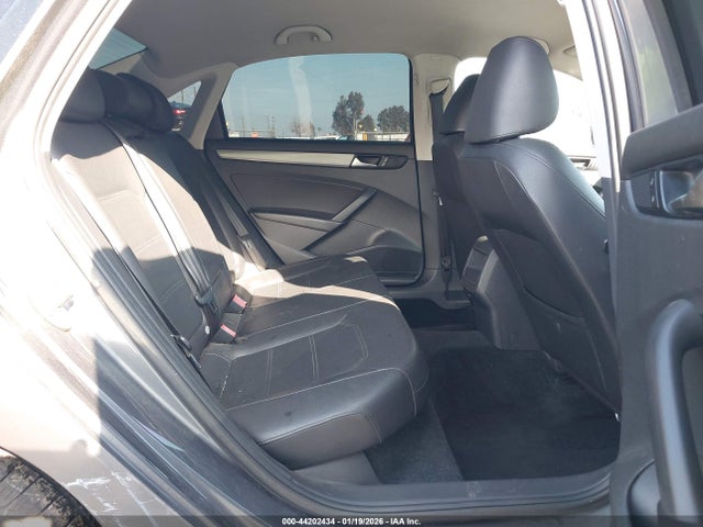 Volkswagen Passat 1.8t Wolfsburg Edition 2015 1VWAT7A32FC050528 Image 8