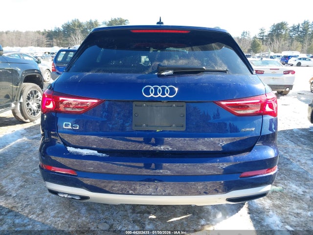 2021 Audi Q3 Premium 40 Tfsi Quattro Tiptronic მანქანა იყიდება აუქციონზე, vin: WA1AUCF30M1069695, აუქციონის ნომერი: 44202433