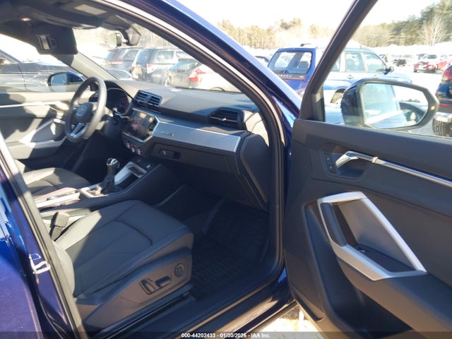 2021 Audi Q3 Premium 40 Tfsi Quattro Tiptronic მანქანა იყიდება აუქციონზე, vin: WA1AUCF30M1069695, აუქციონის ნომერი: 44202433
