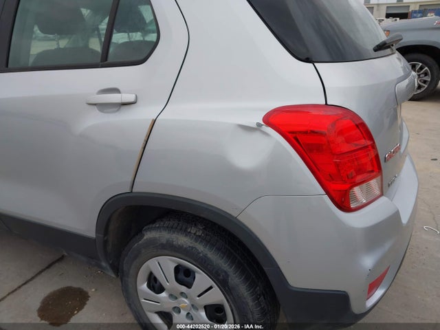 44202520 :رقم المزاد ، 3GNCJKSBXJL211013 vin ، 2018 Chevrolet Trax Ls مزاد بيع