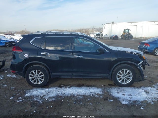 5N1AT2MV8JC815460 Nissan ROGUE SV