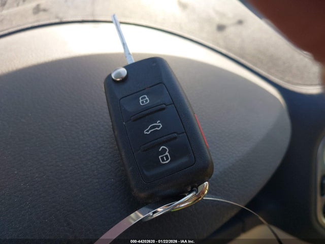 2011 VOLKSWAGEN TIGUAN WVGAV7AX8BW001693 Photo 10