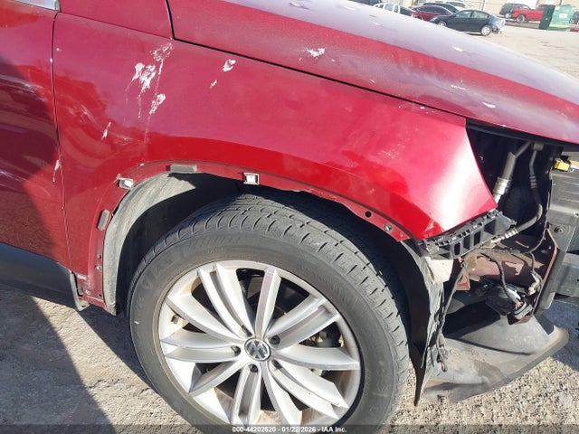44202620 :رقم المزاد ، WVGAV7AX8BW001693 vin ، 2011 Volkswagen Tiguan Sel مزاد بيع