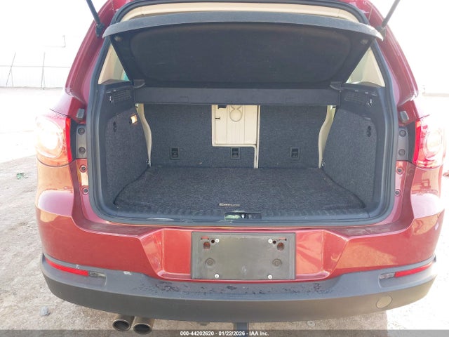 44202620 :رقم المزاد ، WVGAV7AX8BW001693 vin ، 2011 Volkswagen Tiguan Sel مزاد بيع