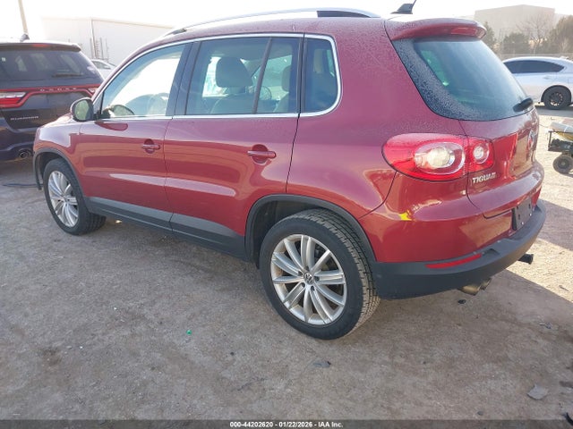 2011 VOLKSWAGEN TIGUAN WVGAV7AX8BW001693 Photo 2