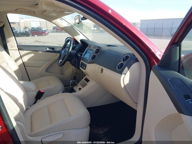 2011 VOLKSWAGEN TIGUAN WVGAV7AX8BW001693 Photo 4
