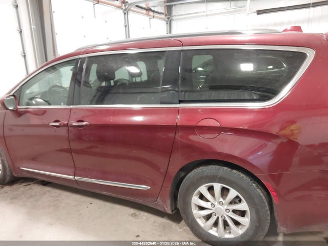 Продаж на аукціоні авто 2018 Chrysler Pacifica Touring L Plus, vin: 2C4RC1EG4JR306491, номер лоту: 44202640