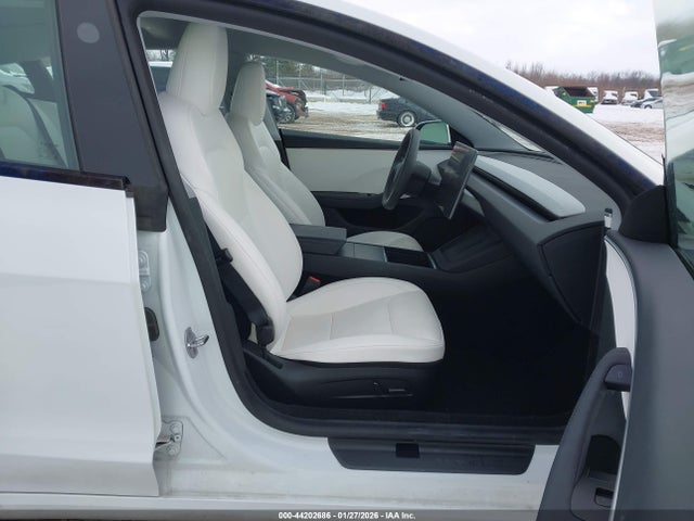 2025 TESLA MODEL 3 5YJ3E1EB2SF942585 Photo 4