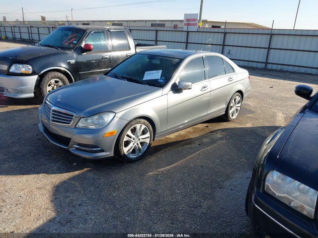 44202755 :رقم المزاد ، WDDGF4HB1ER307471 vin ، 2014 Mercedes-benz C 250 Luxury/sport مزاد بيع
