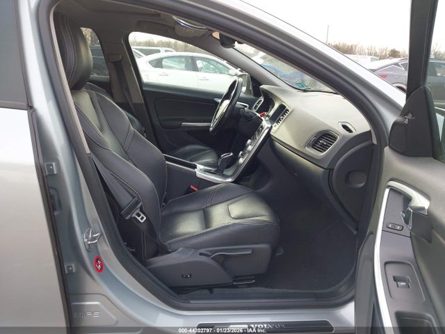 2018 VOLVO V60 YV140MELXJ2391279 Photo 4