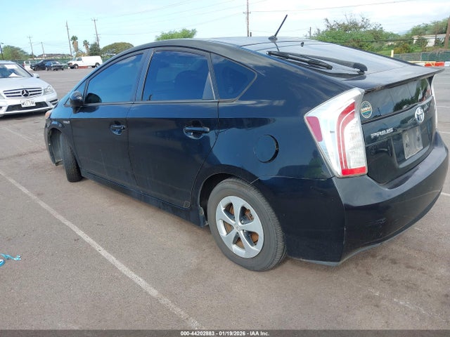 JTDKN3DU3F0437430 Toyota Prius Two
