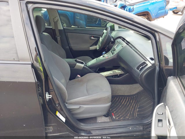 JTDKN3DU3F0437430 Toyota Prius Two